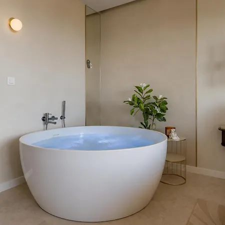 公寓 Bubble - Jacuzzi In The & Parking By Lion