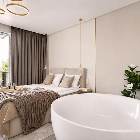公寓 Bubble - Jacuzzi In The & Parking By Lion 格但斯克