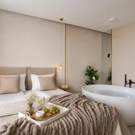 Bubble - Jacuzzi In The & Parking By Lion